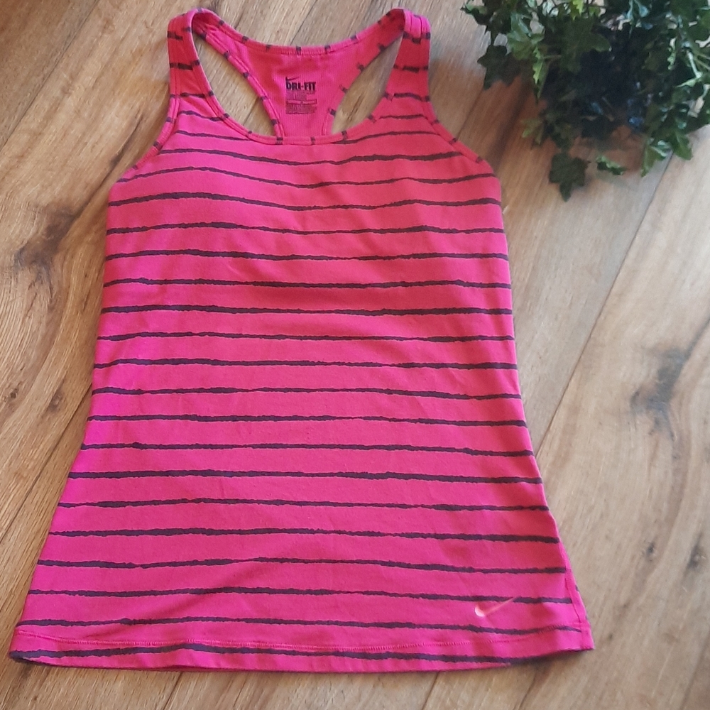 NIKE DRI FIT WORKOUT TOP SIZE M VGC!